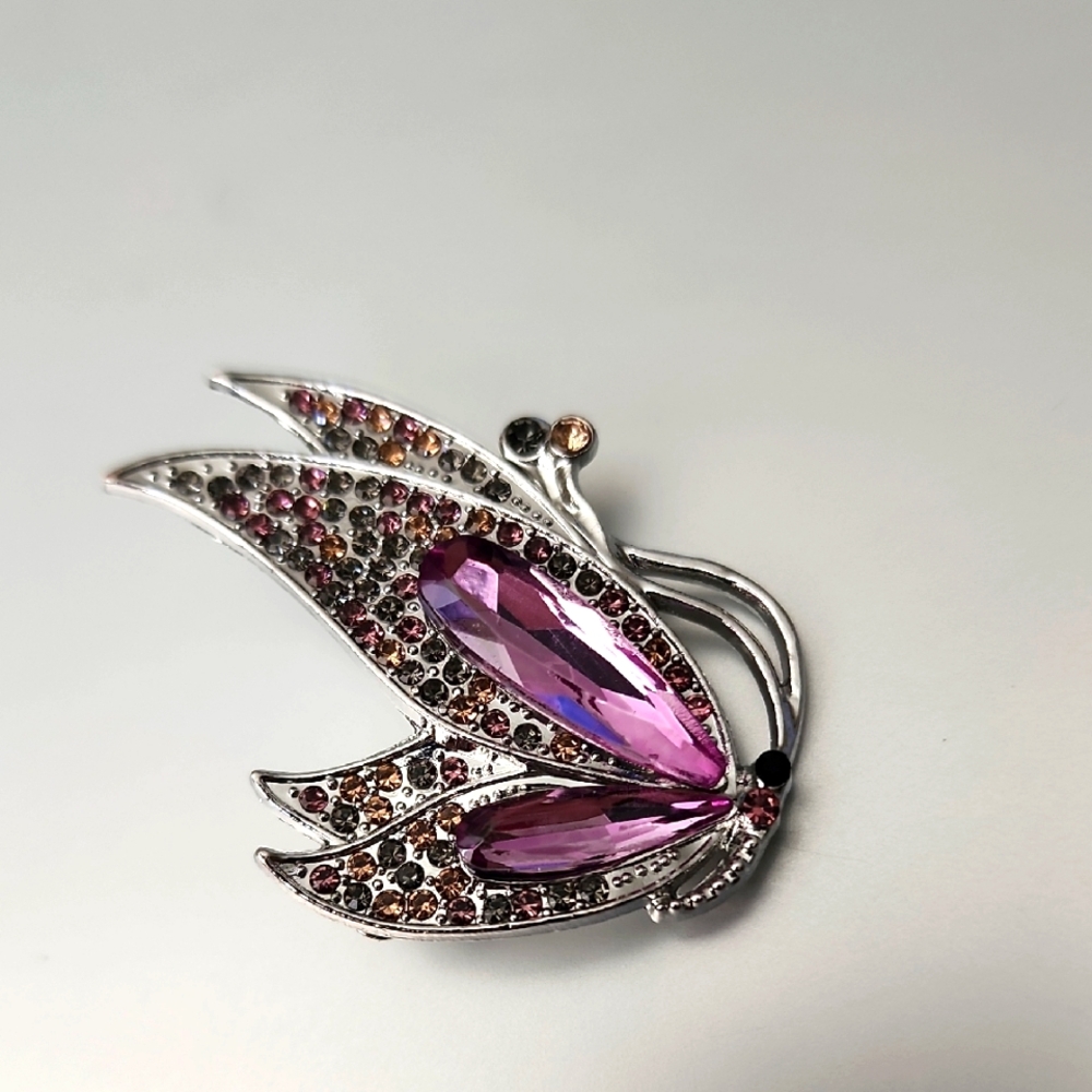 BUTTERFLY WINGS BROOCH LAVENDER COLORS SIMULATED AMETHYSTS